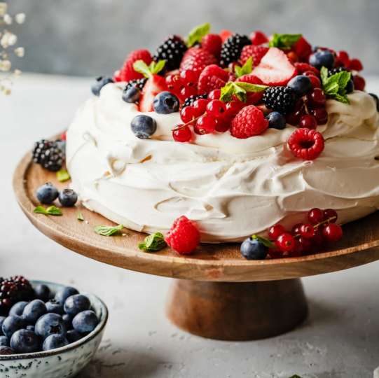 Fluffy Pavlova Crème