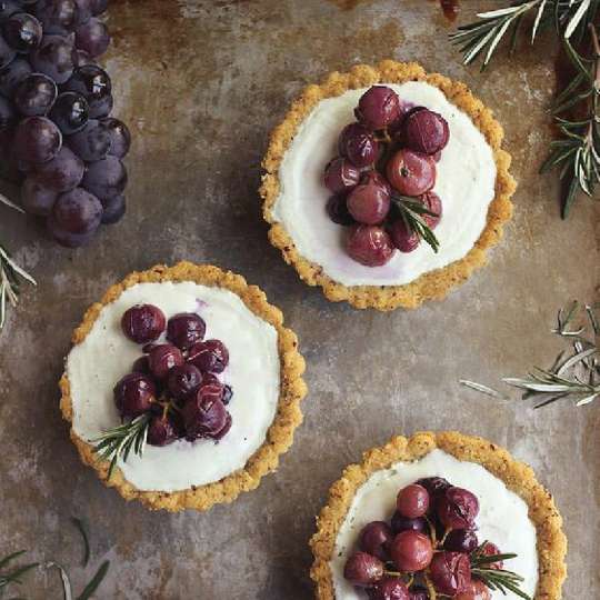 No-Bake Cheese Tart with Grapes